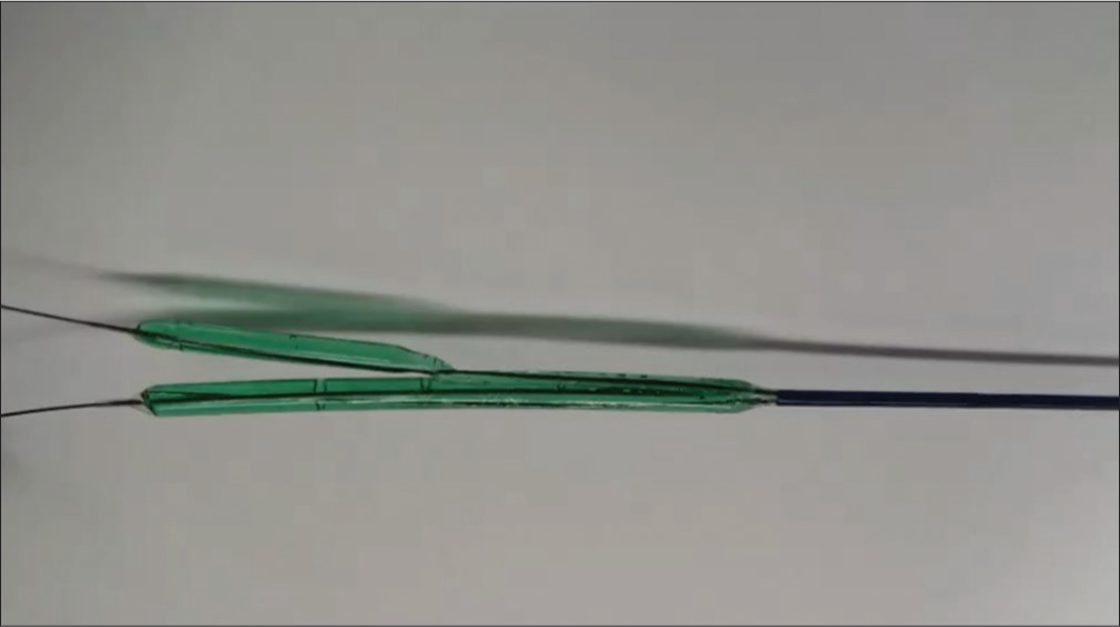 Dedicated bifurcation balloon filled with colored dye.